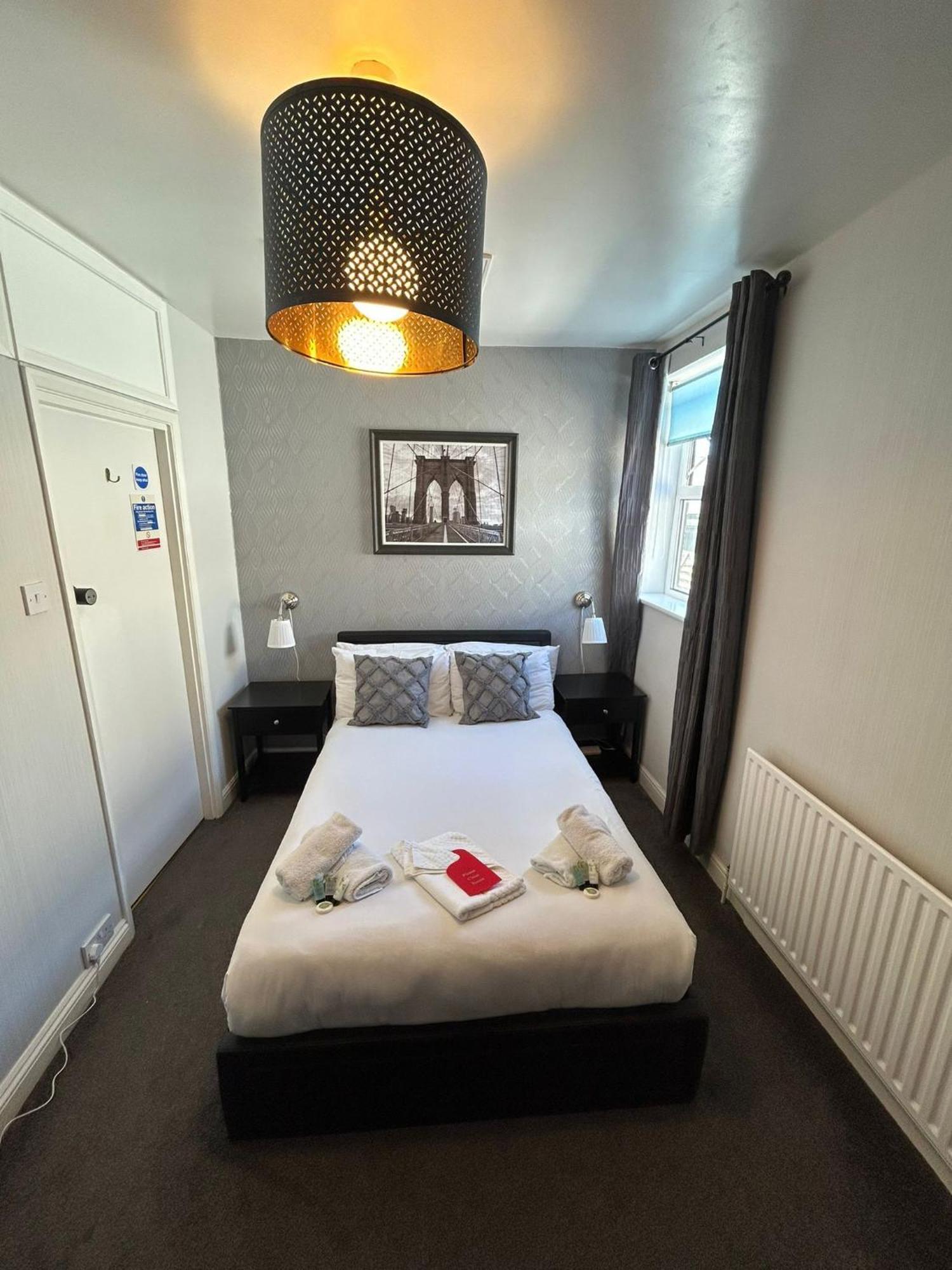 The Lyndhurst Guest House Great Yarmouth Exterior photo