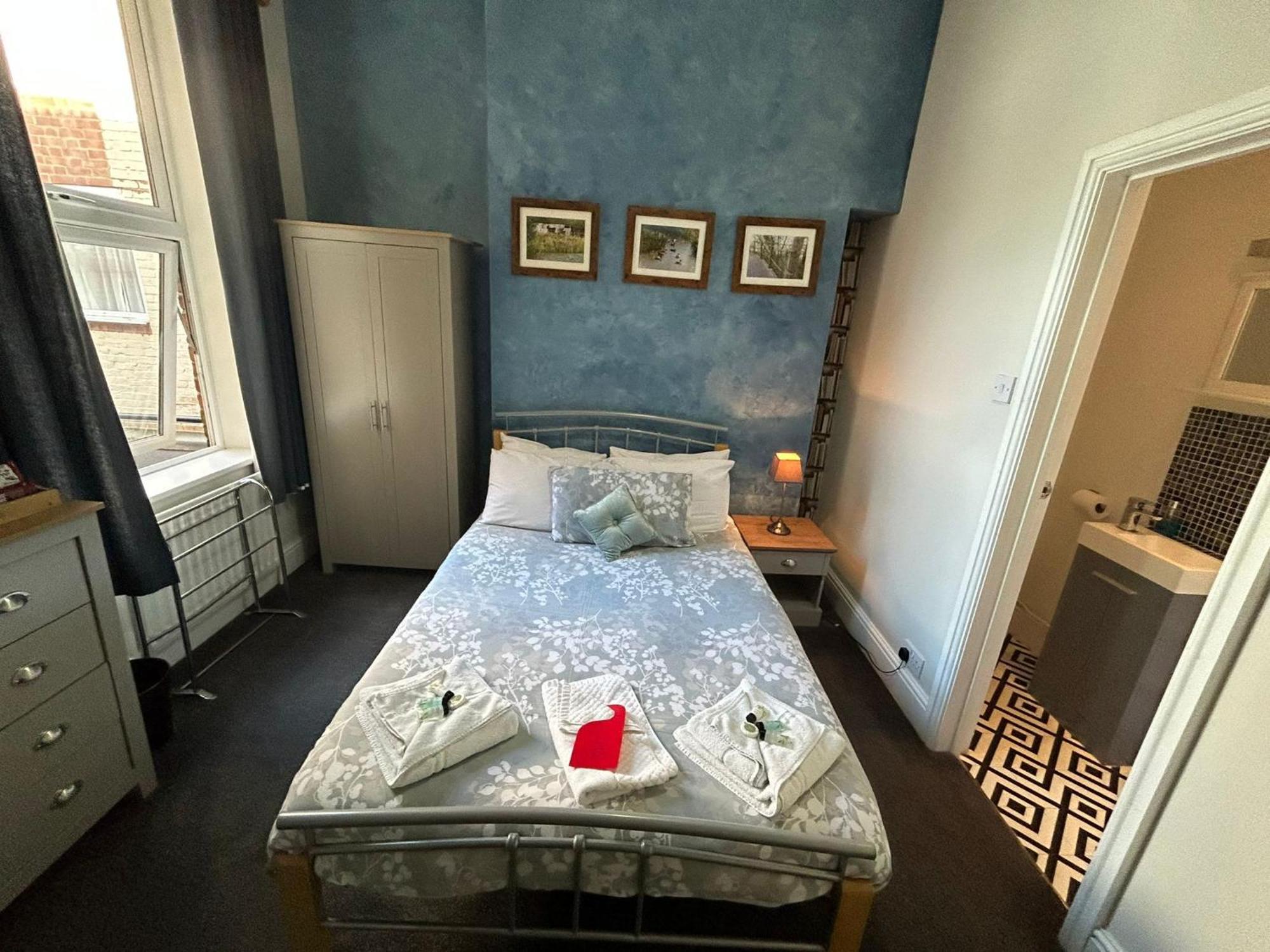 The Lyndhurst Guest House Great Yarmouth Room photo